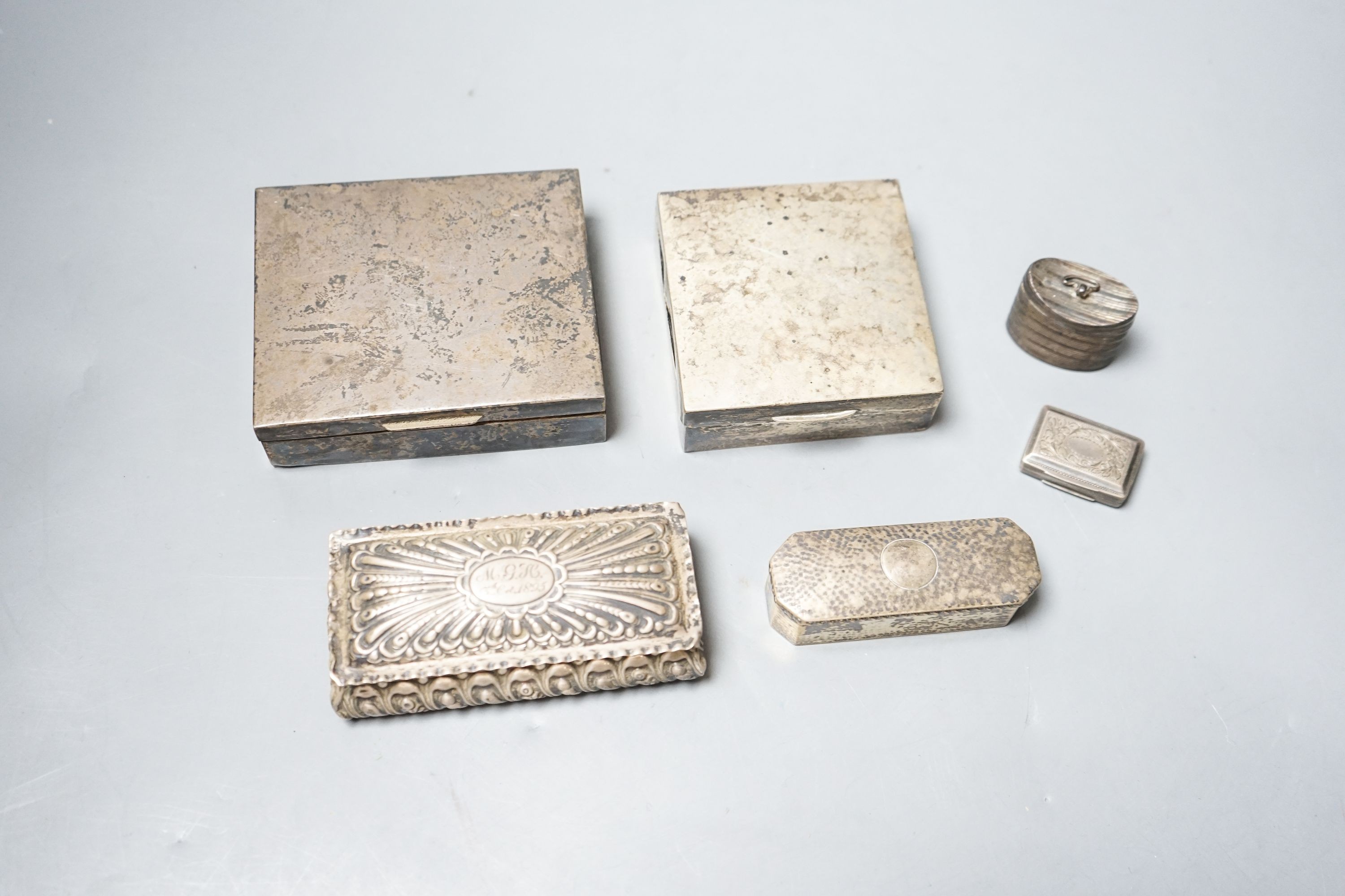 A George IV silver vinaigrette (lacking grille), Birmingham, 1825, 33mm, a Dutch white metal snuff box, and four other silver boxes.